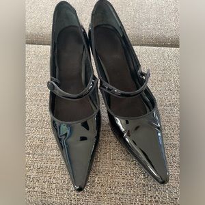 Preview International black heels sz 8